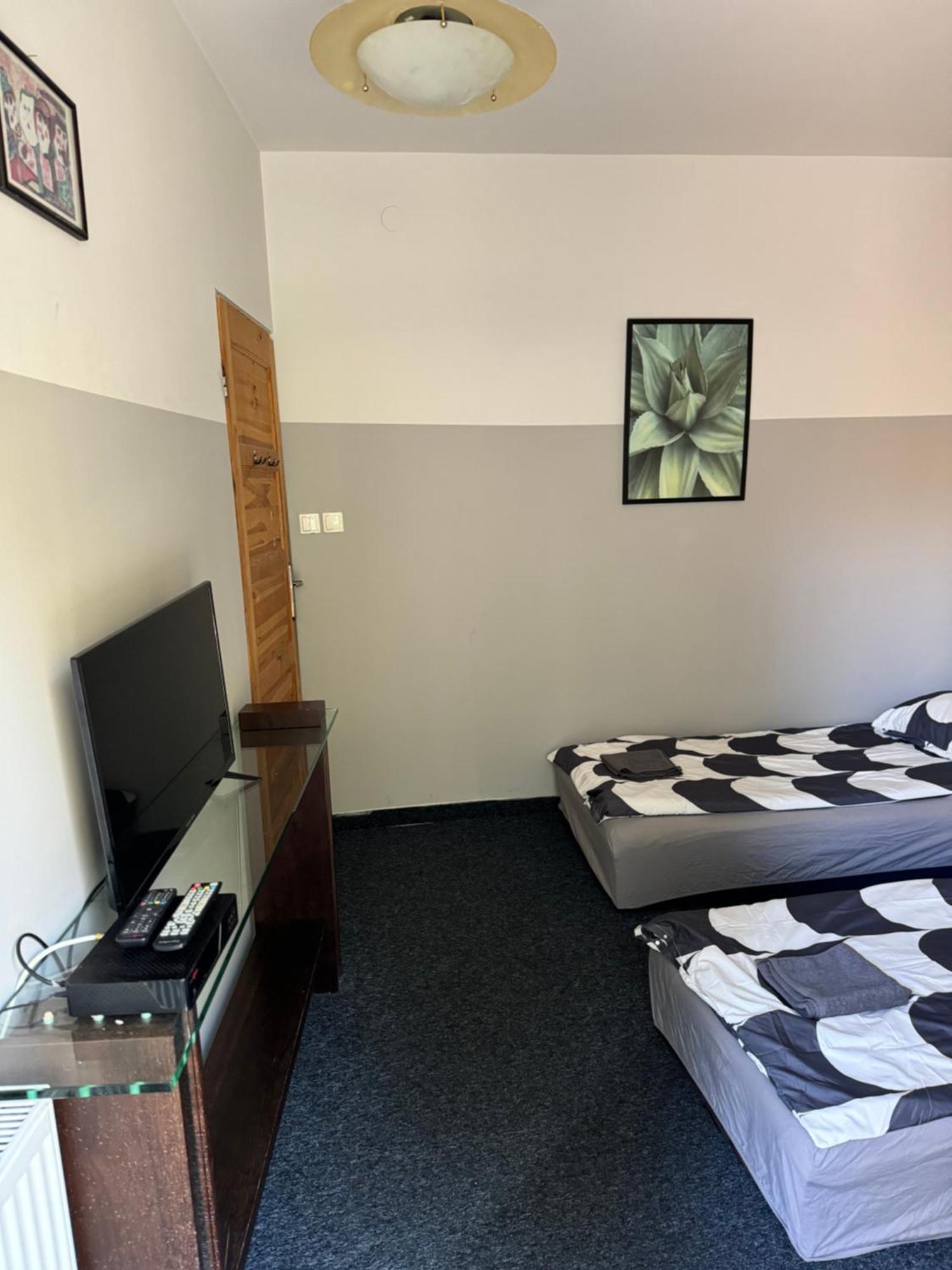 ורשה Wilanowska Hostel מראה חיצוני תמונה